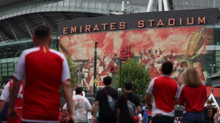 emirates-0810061900-3.jpg