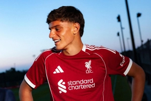 giovanni-leoni-liverpool-shirt-2508162638.jpg