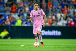 huyen_thoai_busquets_thong_bao_giai_nghe-1.jpg