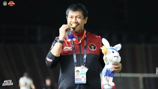 indra_sjafri_-_thay_phu_thuy_dai_tai_cua_bong_da_tre_indonesia-1.jpg