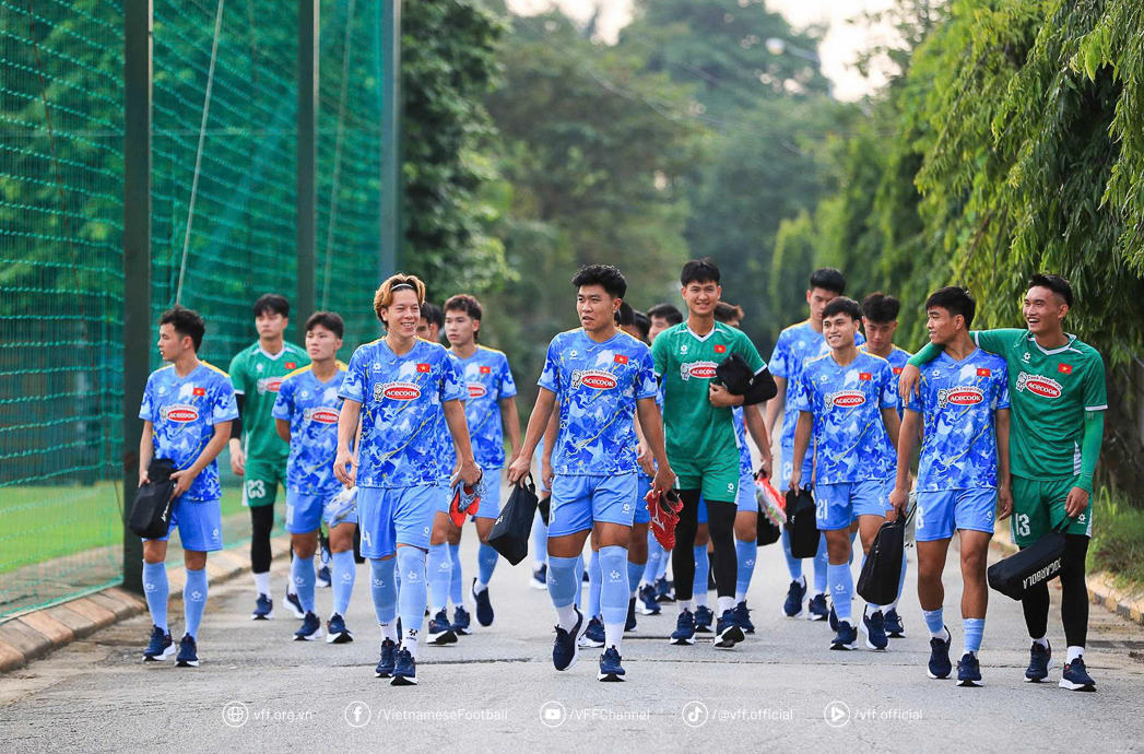 U23 Viet Nam buoc vao buoi tap dau tien trong dot hoi quan thang 10